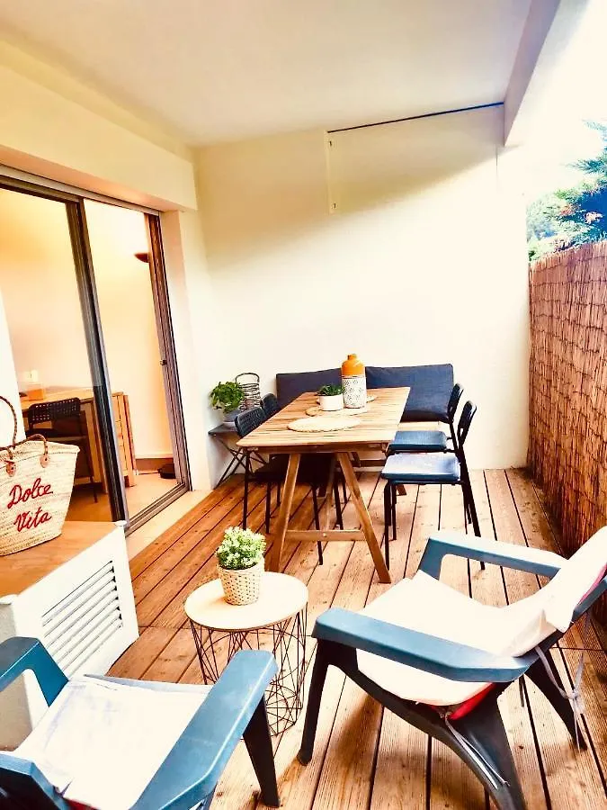 Mandelieu Grand Studio Avec Piscine Et Proche De La Mer Appartamento